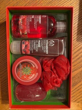 The Body Shop Strawberry Bath & Body Gift Set - Red